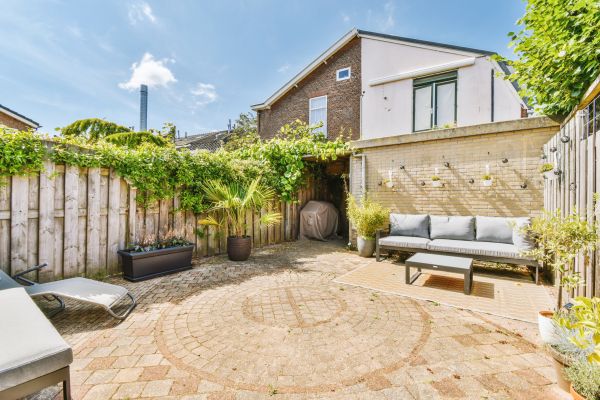 Courtyard Patio Service in Vancouver